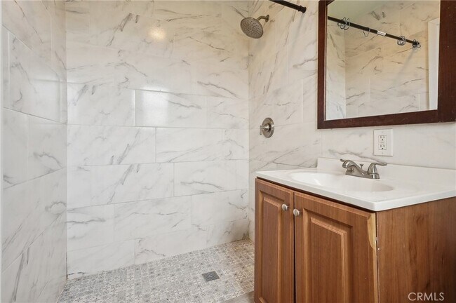 Building Photo - 122 W 110th St