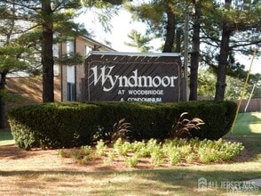 Building Photo - 1022 Cricket Ln