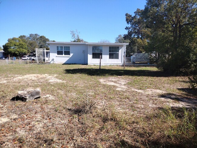 Building Photo - Adorable UPDATED 1 bedroom 1 Bath home with bonus Room