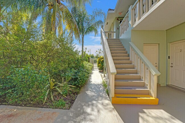 Building Photo - 1423 Holly Heights Dr