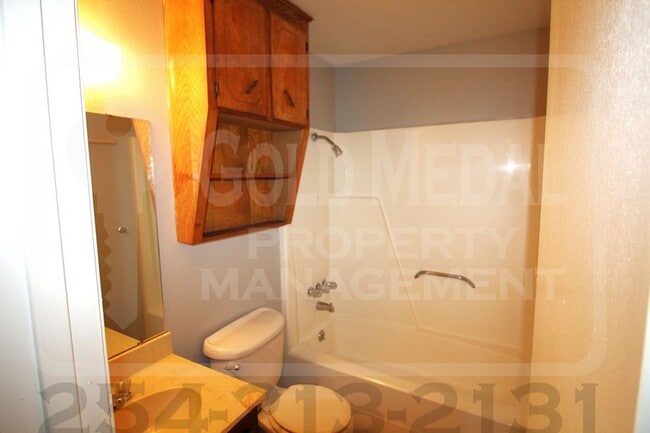 Building Photo - 2302 Hunt Dr