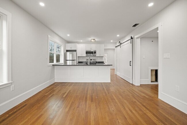 Building Photo - 49 Milwood St