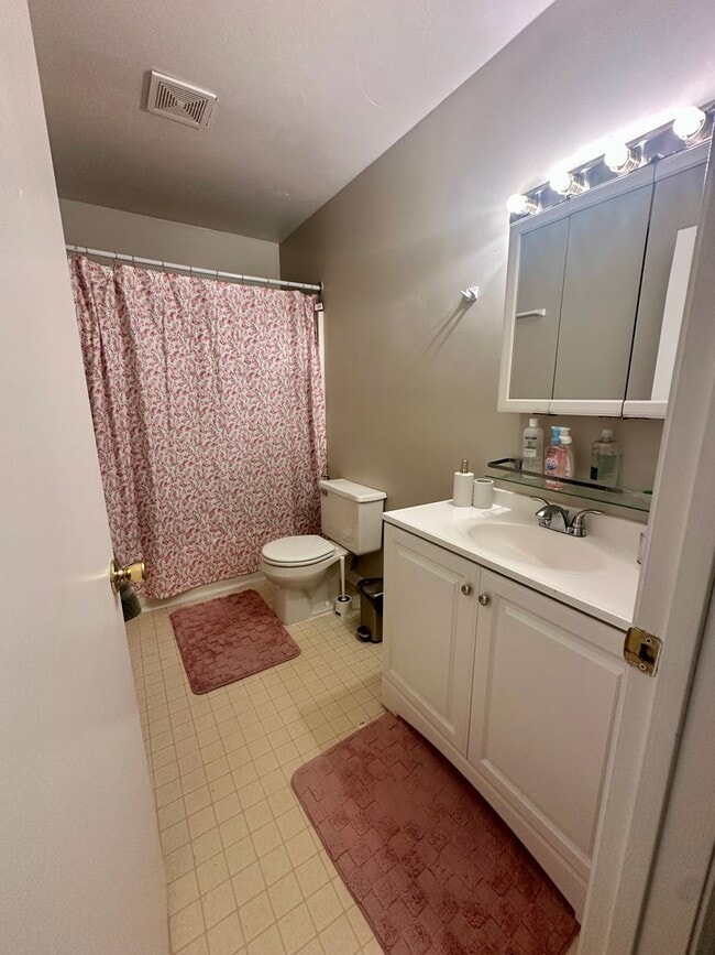 Building Photo - Prime Location Close to Virginia Tech