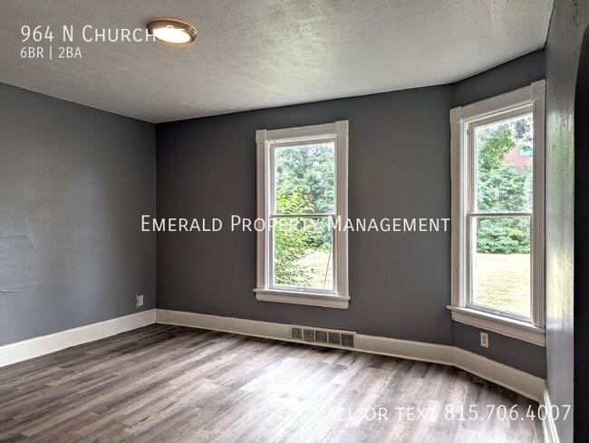 Building Photo - 964 N Church St