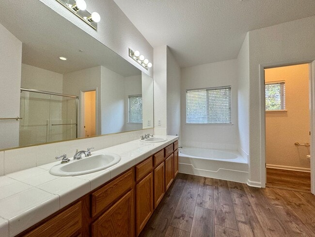 Building Photo - TENTATIVELY RENTED 3 Bedrooms, 2 1/2 Bathrooms, Serene Napa Setting