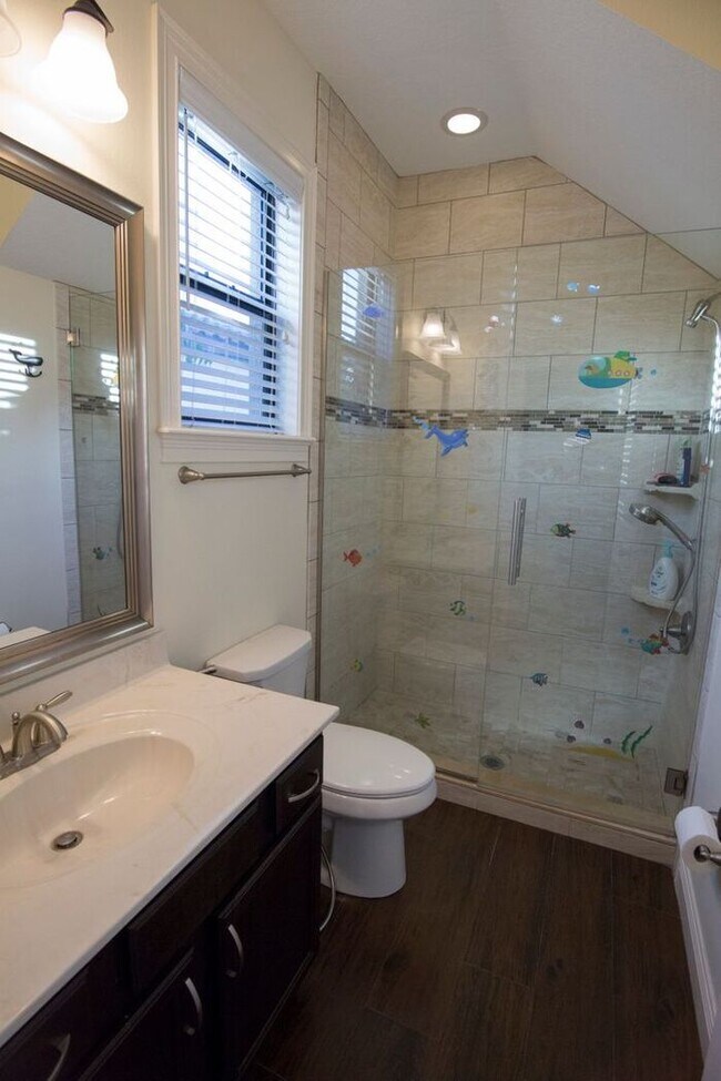 Building Photo - Beautiful 4 Bedroom/4 Bath in Belle Isle w...