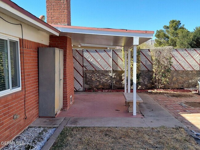 Building Photo - 5125 Sweetwater Dr