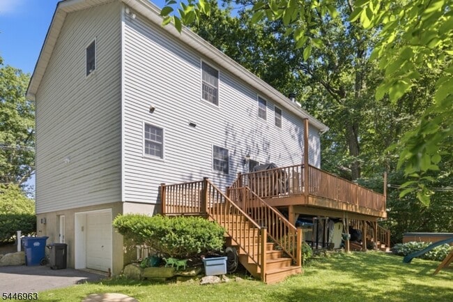 Building Photo - 2057 Lakeside Dr W