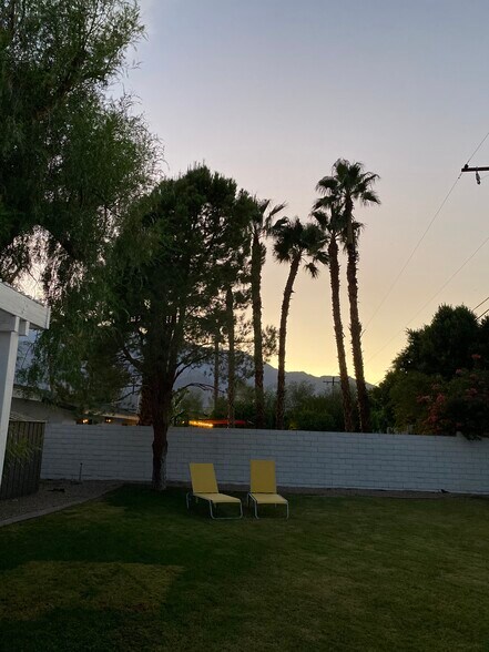 Building Photo - 2872 E Ventura Rd