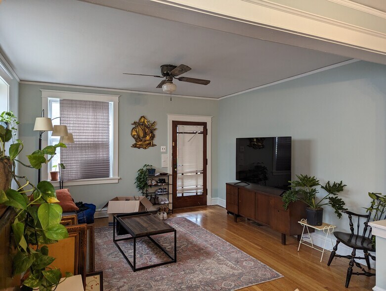 Primary Photo - 2410 Bellevue Ave