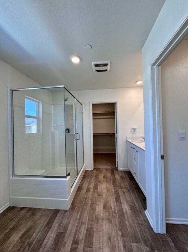 Building Photo - Newly built 4 bedroom Winchester home for ...