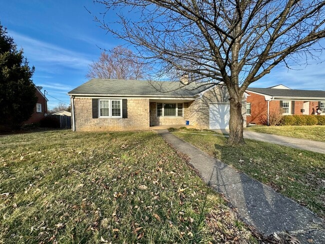 Building Photo - 479 Stratford Dr