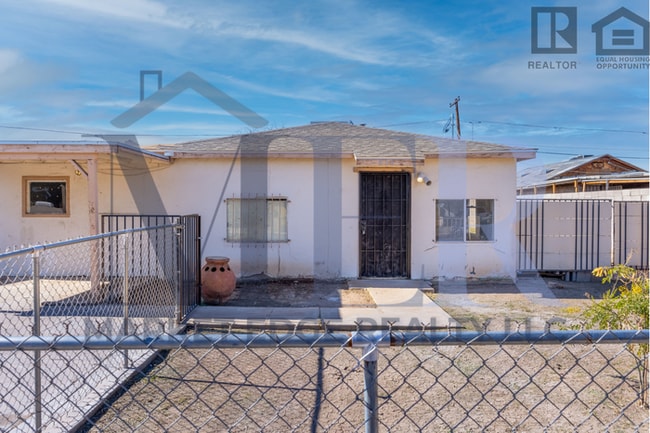 Building Photo - 3Bed/1.5Bath House at 35th/McDowell! $1199...