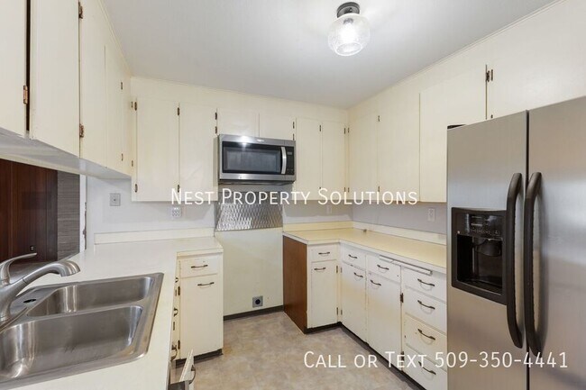 Building Photo - 603 N Crestview Dr