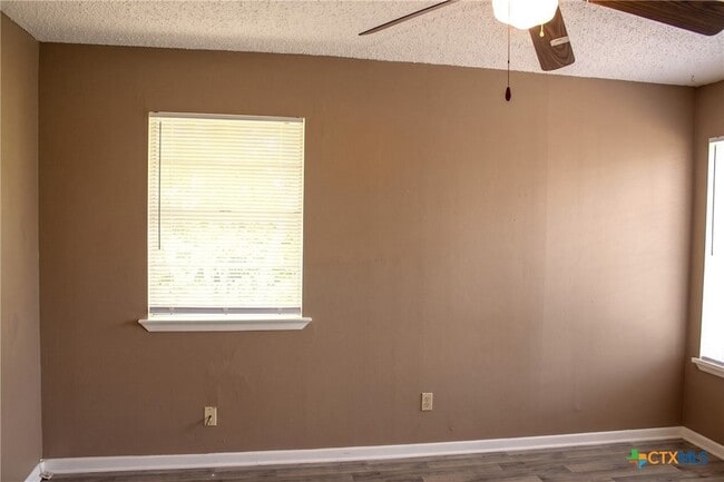 Building Photo - 632 Manning Dr
