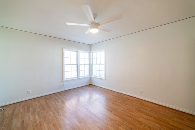 Building Photo - 452 S New Hampshire Ave