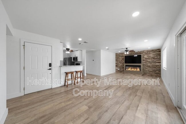 Building Photo - 784 Hill Top Dr
