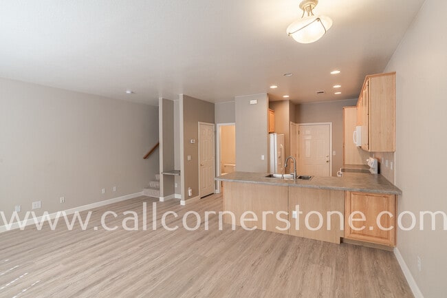 Building Photo - 973 Mountain Crest Vw