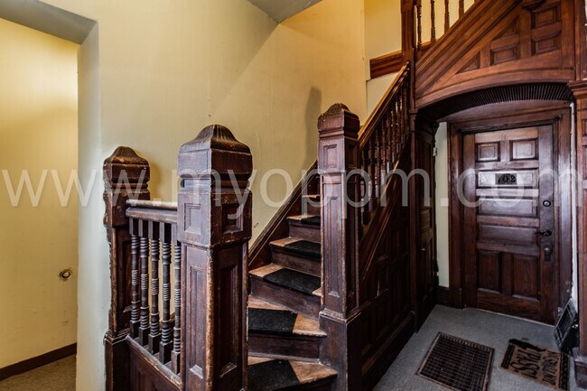 Building Photo - 1146 S 32nd St