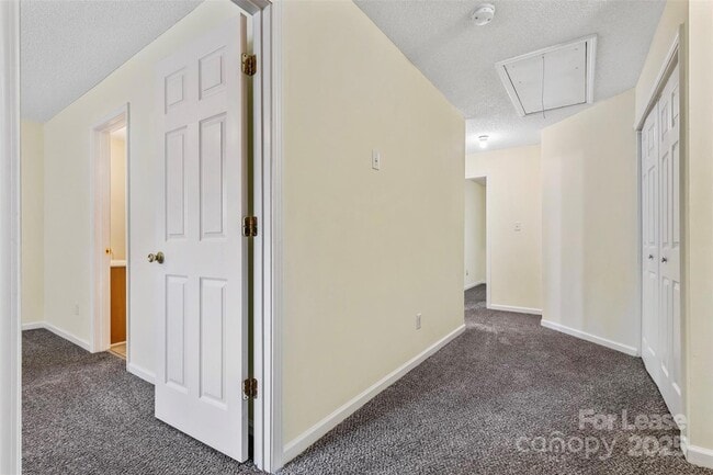 Building Photo - 3834 Thomas Ridge Dr