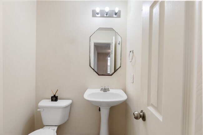 Building Photo - 3111 Holly Ranch Dr