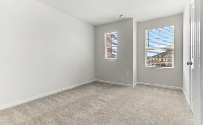 Building Photo - 5014 Pufa St