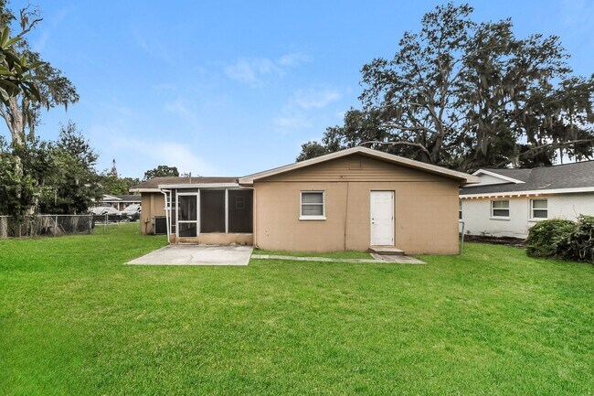 Building Photo - 4 BR/2.5BA | Newly Renovated Single Family Home | 1-Car Covered Parking | Fenced backyard!