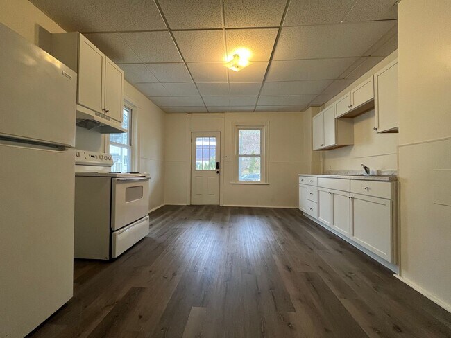 Building Photo - Jamestown St 142-144