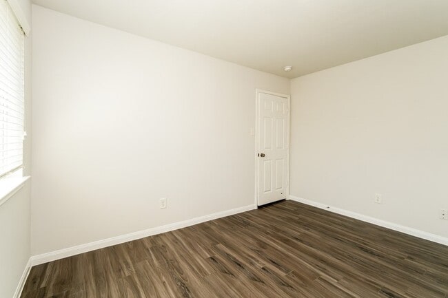 Building Photo - 5711 Latta Plantation Dr