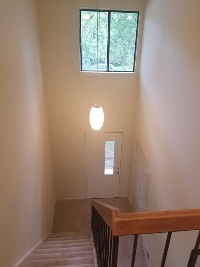 Building Photo - Beautiful 3BR 2.5BA Single Family Home in ...