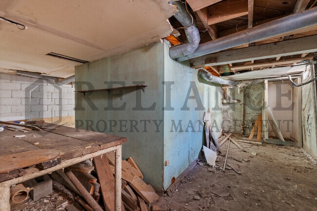 Building Photo - 2640 E Grail St