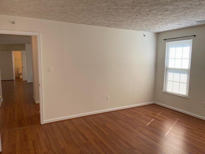 Building Photo - 5610 Avonshire Pl