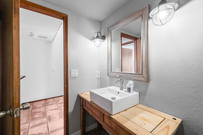 Building Photo - 733 Seacoast Dr