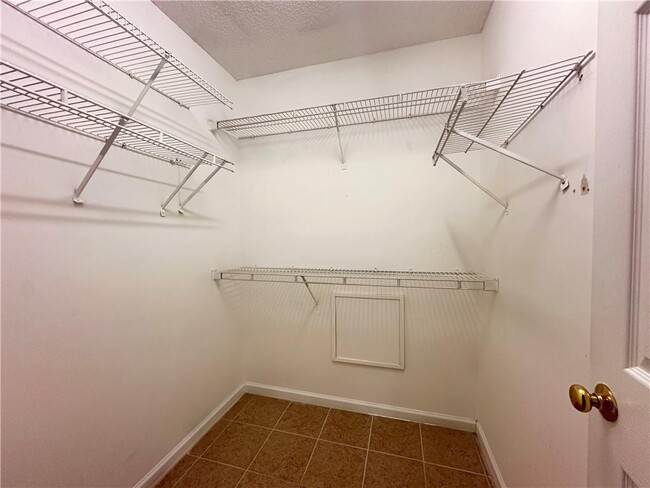 Building Photo - 11900 Carriage Park Ln