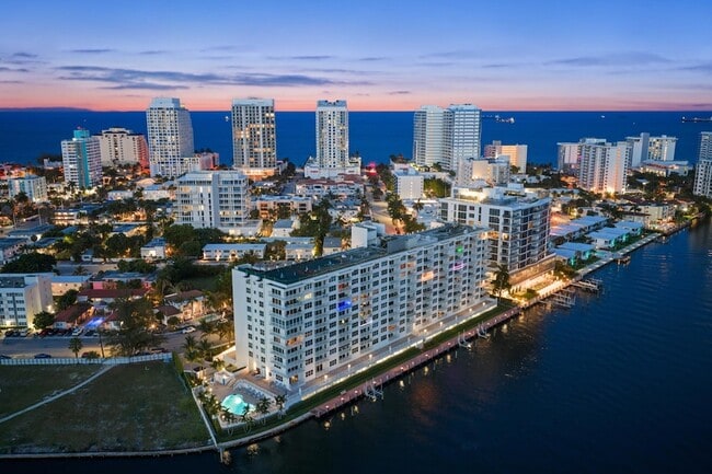 Building Photo - 511 Bayshore Dr