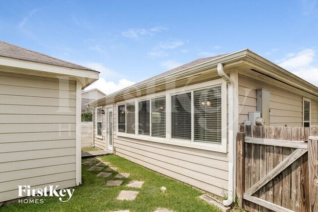 Building Photo - 20830 Settlers Lake Cir N