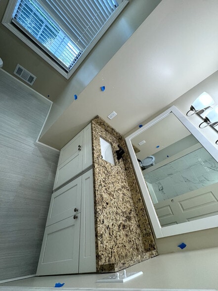 Building Photo - Room in House on Granada Pl