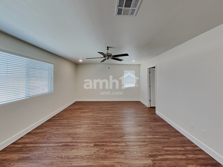 Building Photo - 1709 Macchia Ave