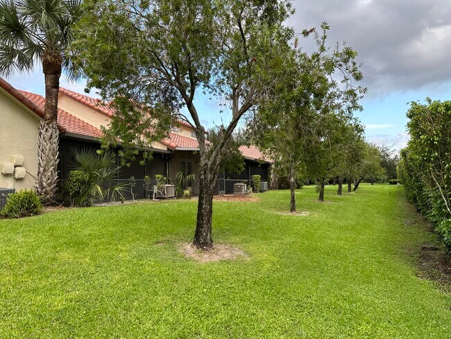 Building Photo - 10300 Hidden Springs Ct