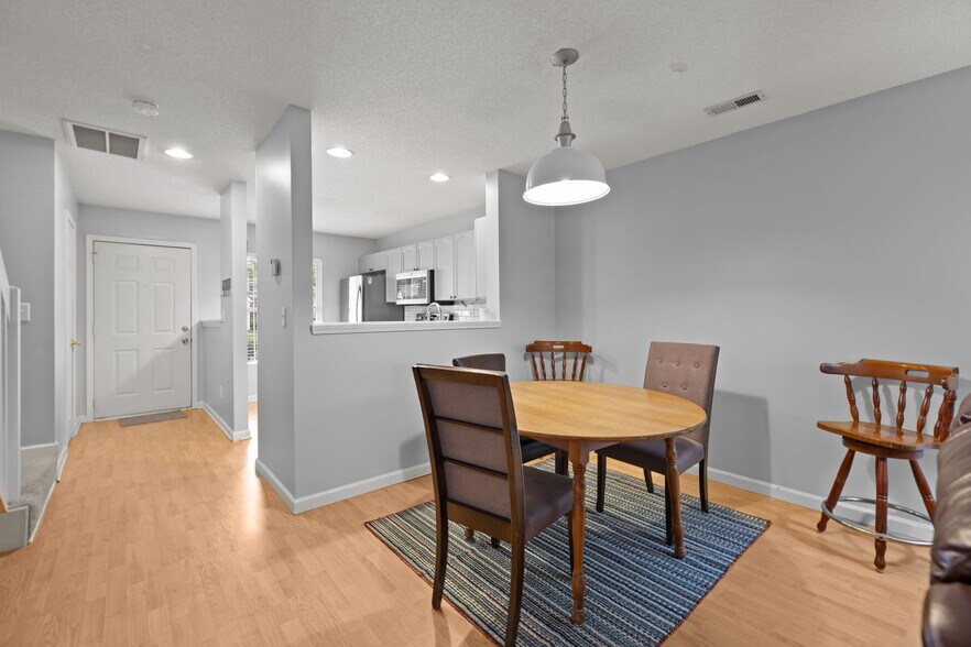Building Photo - 2210 Cigar Ct