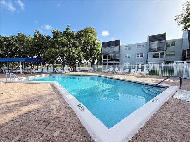 Building Photo - 9201 Lime Bay Blvd