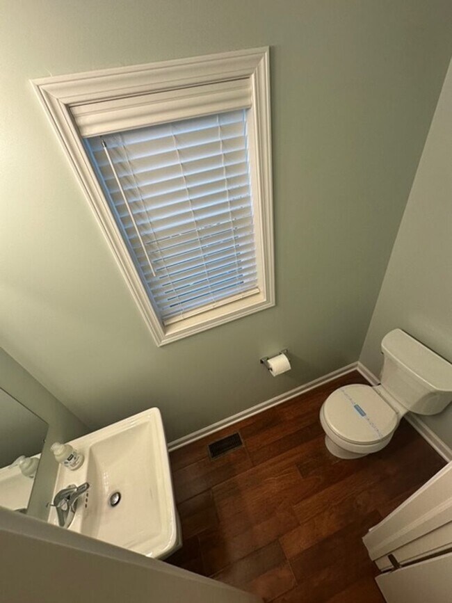 Building Photo - 4 Kings Way