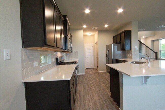 Building Photo - Newly Built 3 Bedroom, 2.5 Bath House in Round Rock's University Park Villas