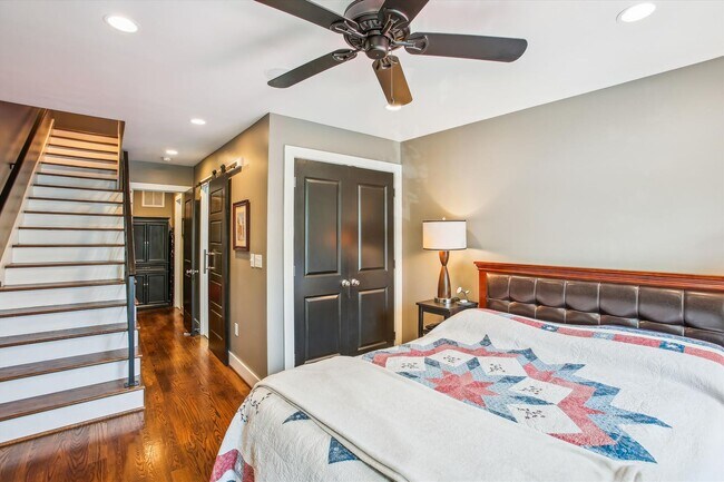 Building Photo - 2 BED PLUS DEN!!! * Fully Furnished and Fa...