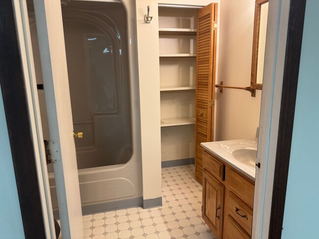 Building Photo - X-Large One Bedroom ground level apartment...