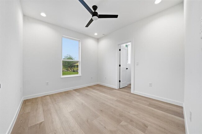 Building Photo - 2212 Yellow Jacket Ln