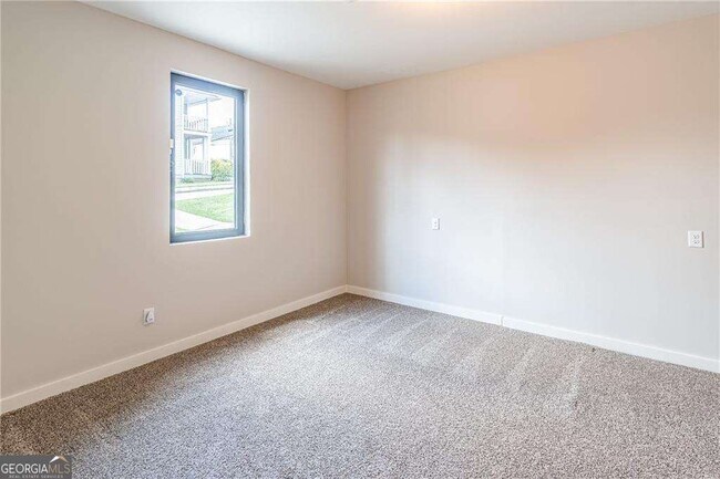 Building Photo - 472 Martin St SE