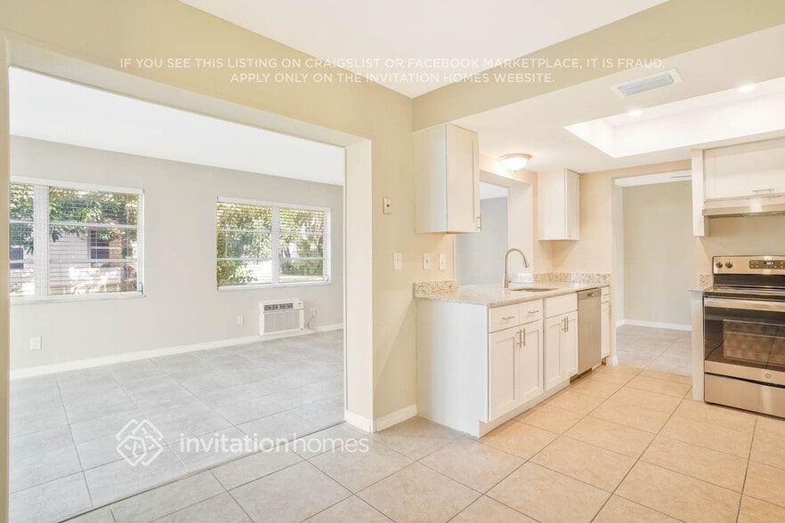 Building Photo - 5714 NW 71st Ave