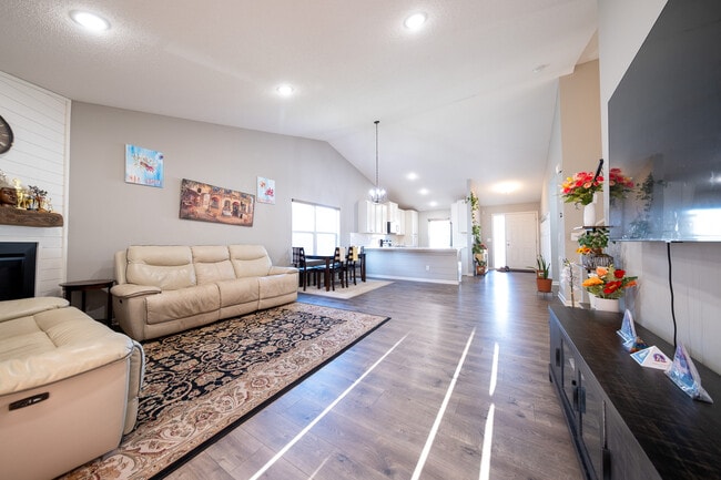 Building Photo - 15233 Emory Ave