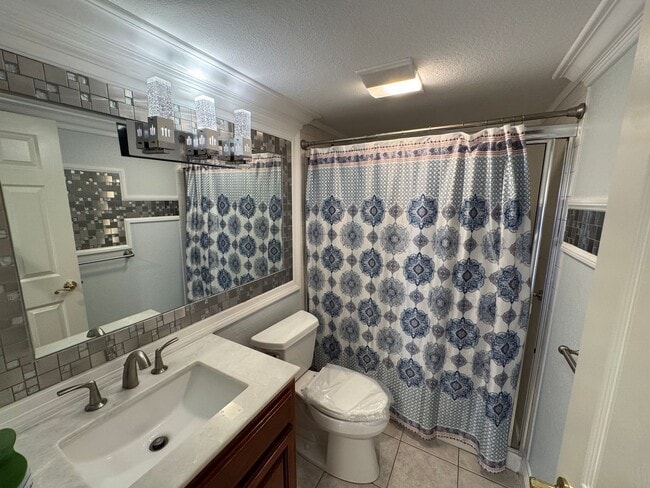 Building Photo - 4 Bedroom house with pool and amazing views